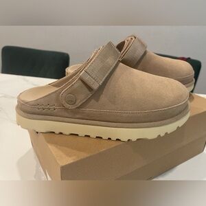 UGG GoldenStar clog women size 9